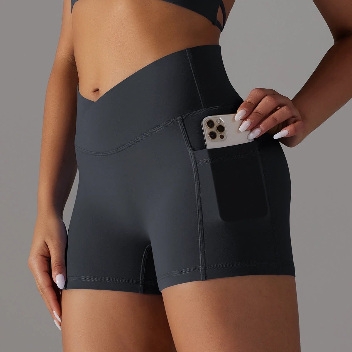 Women's Stylish Fitness Lifting Shorts With Phone Pocket