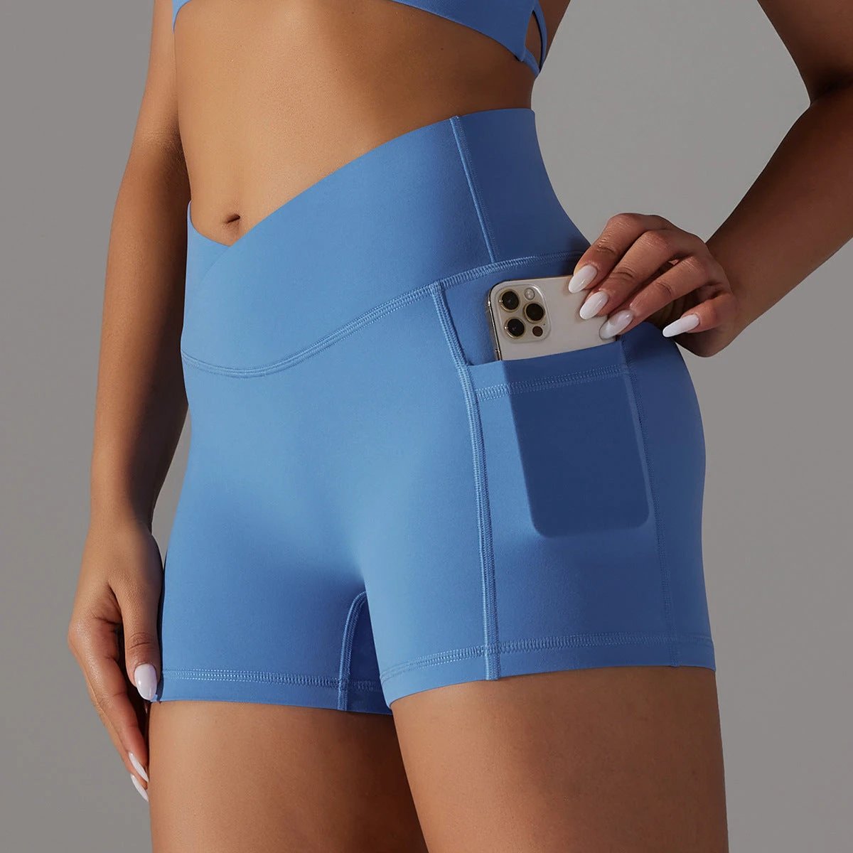 Women's Stylish Fitness Lifting Shorts With Phone Pocket